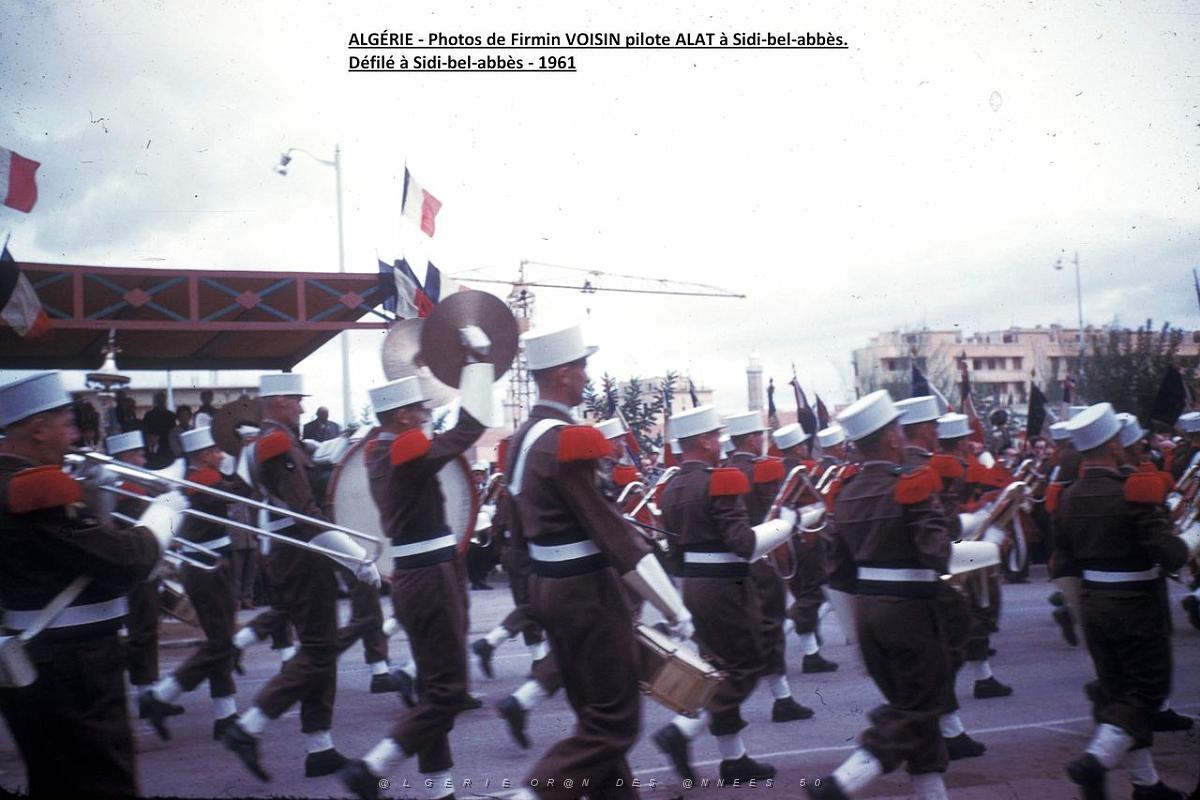 VF-093 Defile a Sidi-Bel-Abbes en 1961 .jpg